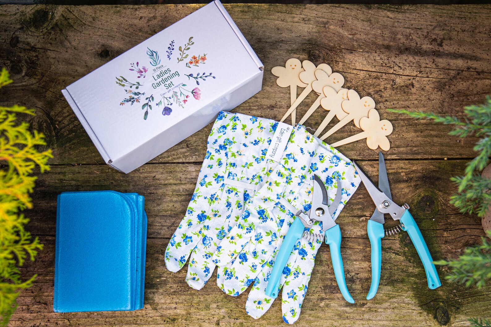 10 Piece Ladies Gardening Gift Set  - Gloves, pruner, secateurs, plant markers, kneeling mat 