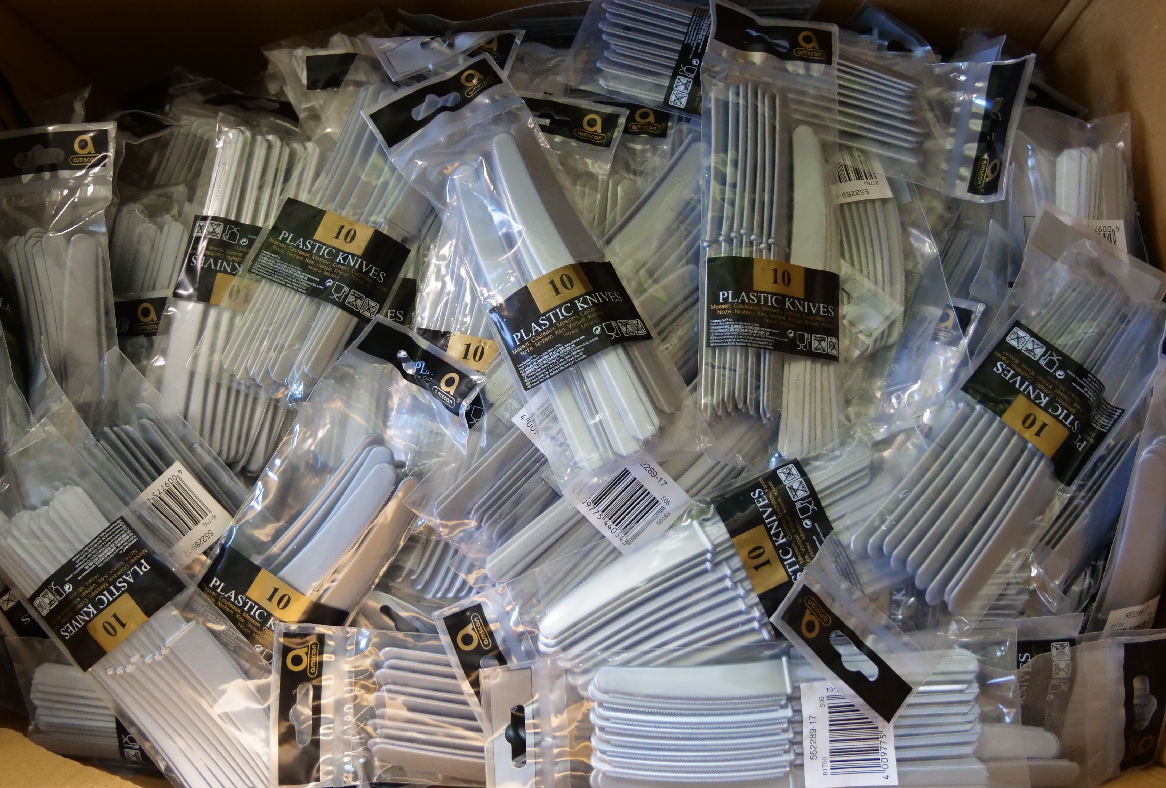 1000 x Plastic knives Re-usable High quality Silver Amscan 100 packs of 10